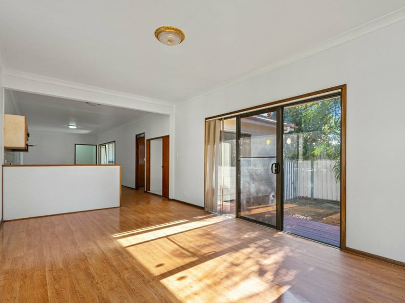 Photo - 30 Boyd Street, Swansea NSW 2281 - Image 2