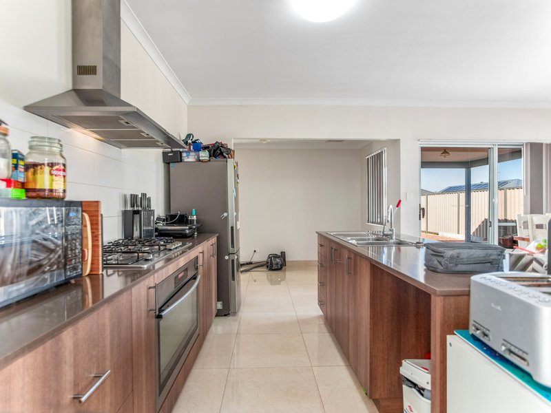 Photo - 30 Bradley Street, Southern River WA 6110 - Image 7