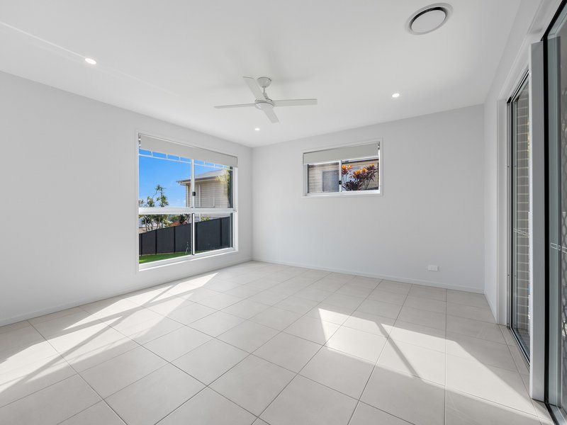 Photo - 30 Braeside Road, Bundamba QLD 4304 - Image 4