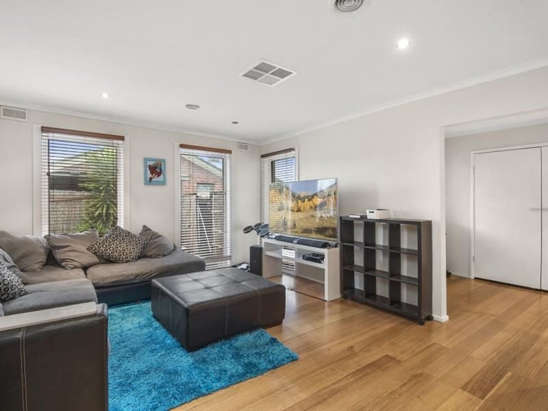 Photo - 30 Braeswood Rd , Kings Park VIC 3021 - Image 5