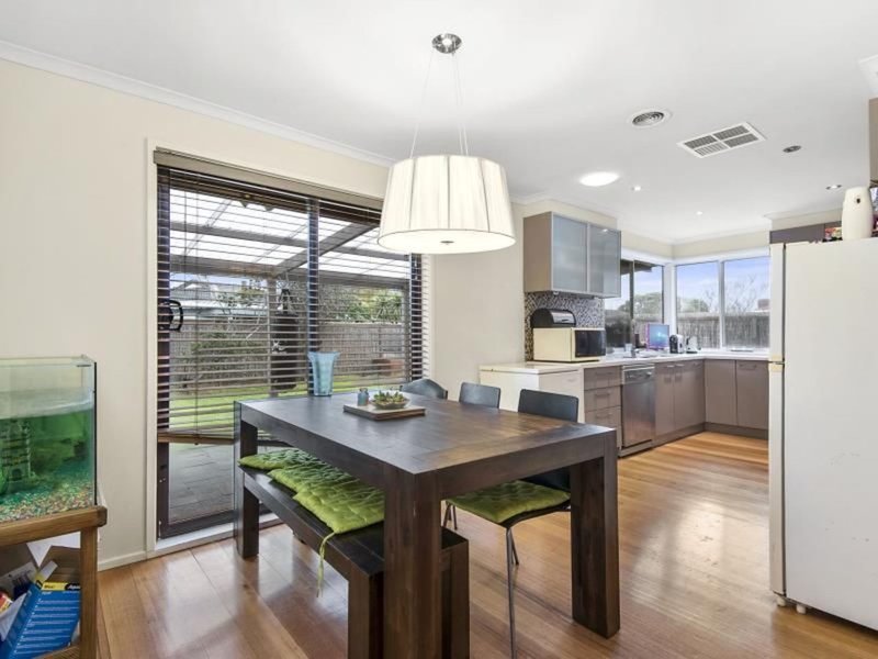 Photo - 30 Braeswood Rd , Kings Park VIC 3021 - Image 7