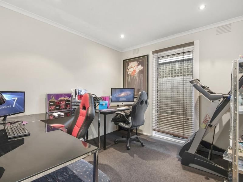 Photo - 30 Braeswood Rd , Kings Park VIC 3021 - Image 9