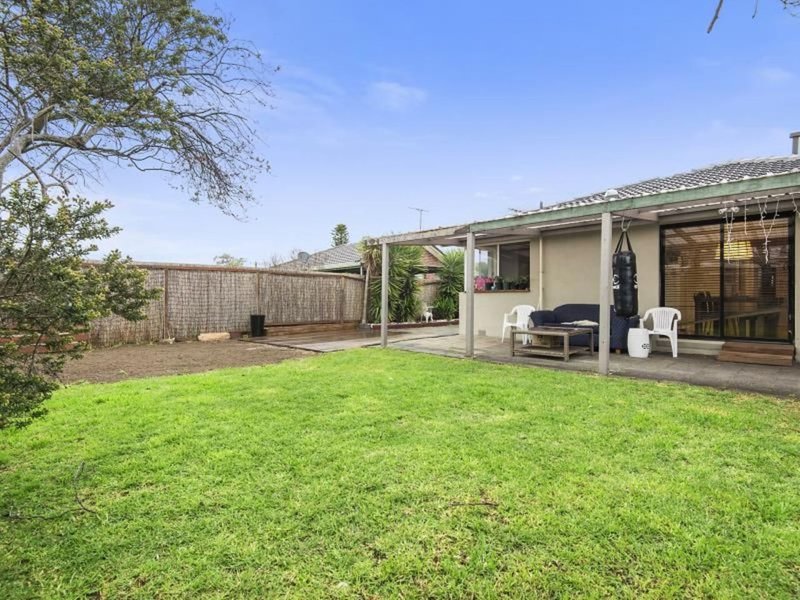 Photo - 30 Braeswood Rd , Kings Park VIC 3021 - Image 14