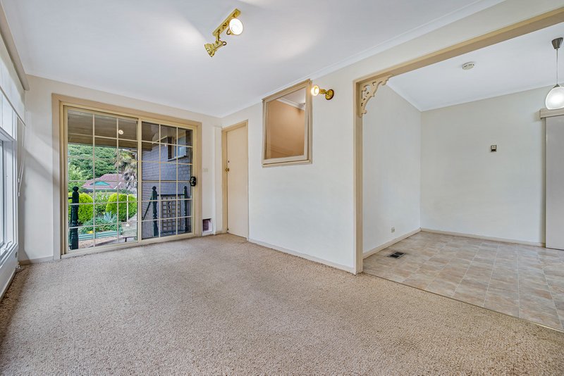 Photo - 30 Brentwood Drive, Glen Waverley VIC 3150 - Image 7