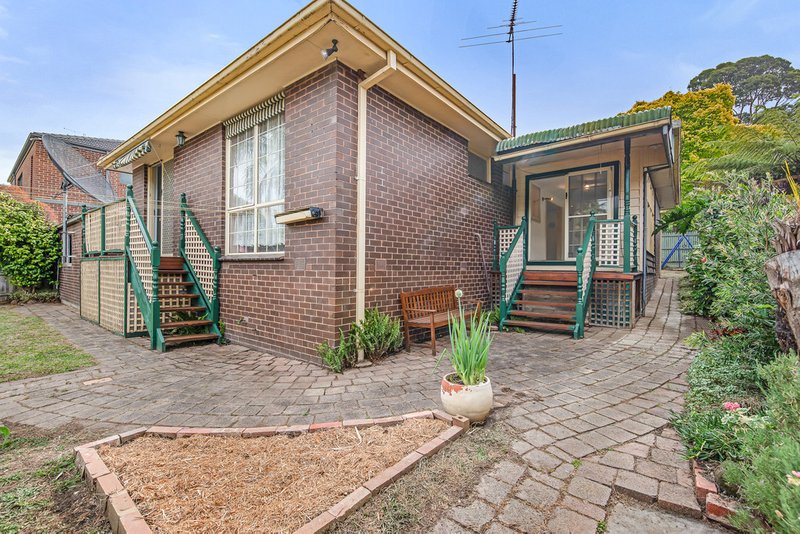 Photo - 30 Brentwood Drive, Glen Waverley VIC 3150 - Image 9