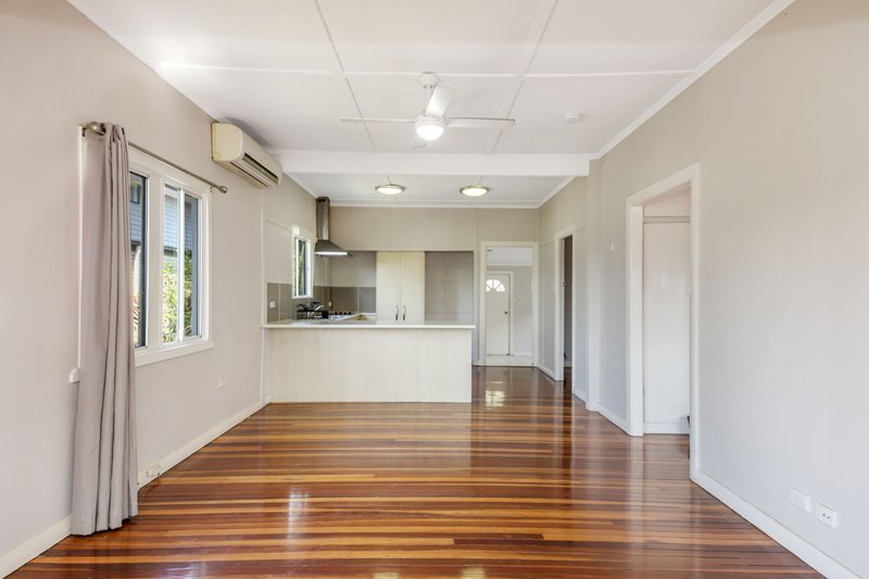 Photo - 30 Brooks Street, Camp Hill QLD 4152 - Image 3