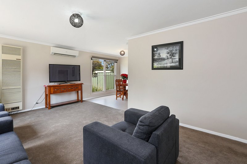 Photo - 30 Brunel Close, Lara VIC 3212 - Image 3