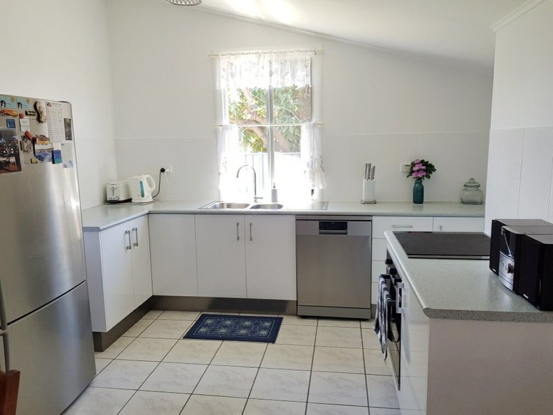 Photo - 30 Buckley Avenue, Mount Isa QLD 4825 - Image 3