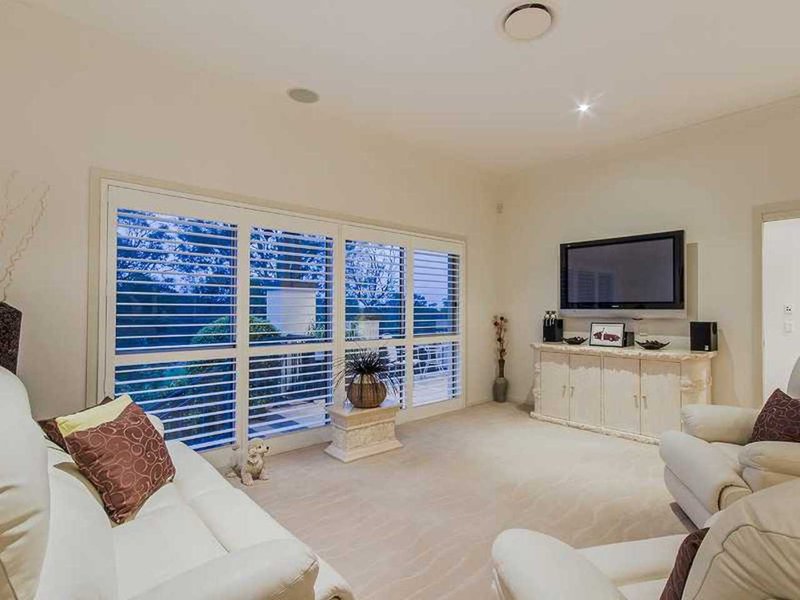 Photo - 30 Byfield Court, Nerang QLD 4211 - Image 17