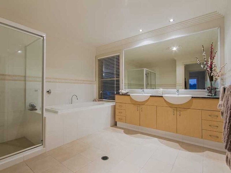 Photo - 30 Byfield Court, Nerang QLD 4211 - Image 24