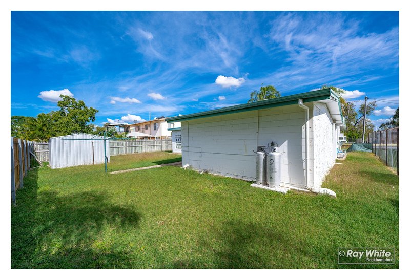 Photo - 30 Cahill Street, Kawana QLD 4701 - Image 11