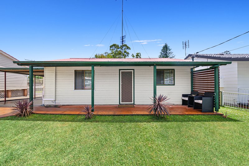 30 Campbell Parade, Mannering Park NSW 2259