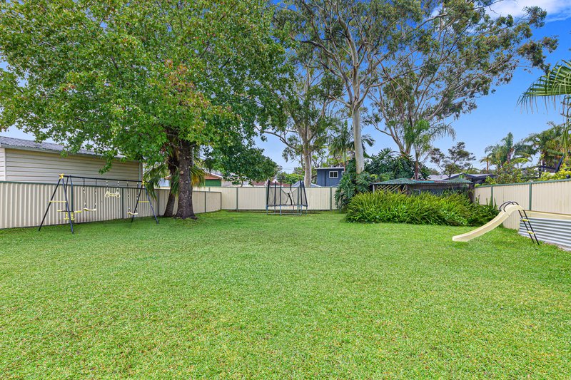 Photo - 30 Campbell Parade, Mannering Park NSW 2259 - Image 4