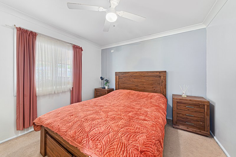 Photo - 30 Campbell Parade, Mannering Park NSW 2259 - Image 9