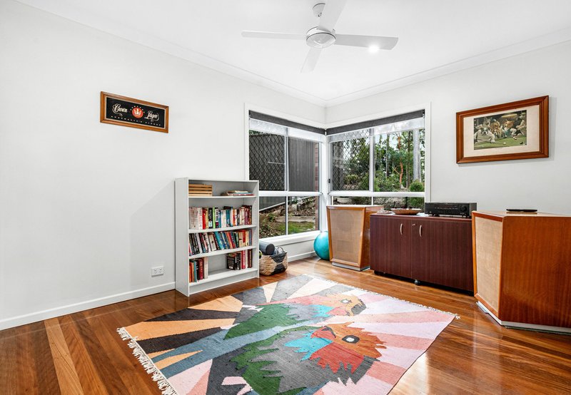 Photo - 30 Cedarleigh Road, Kenmore QLD 4069 - Image 9