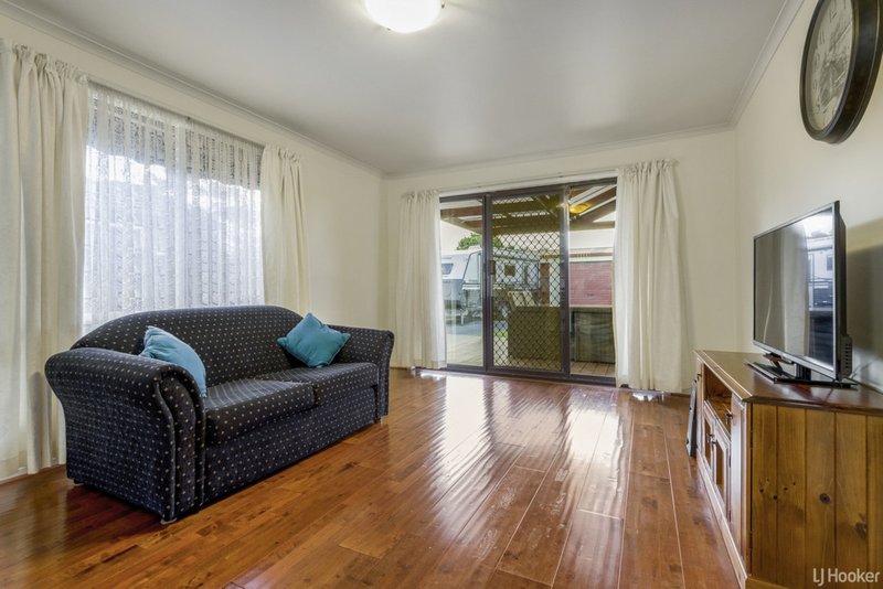 Photo - 30 Central Avenue, Altona Meadows VIC 3028 - Image 4