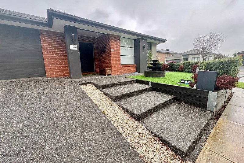 Photo - 30 Challenger Circuit, Cranbourne East VIC 3977 - Image 2