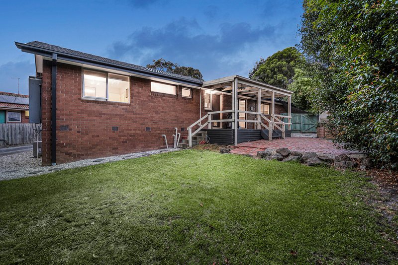 Photo - 30 Charles Green Avenue, Endeavour Hills VIC 3802 - Image 13