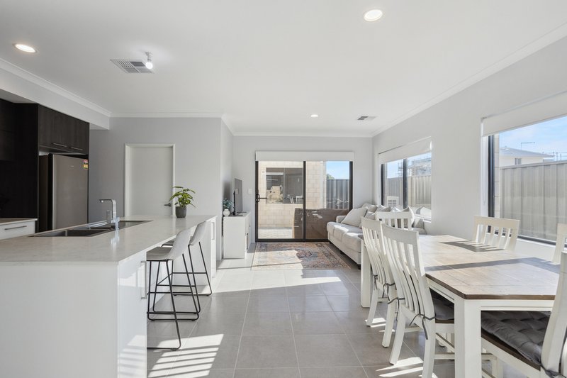 Photo - 30 Citadel Way, Currambine WA 6028 - Image 2