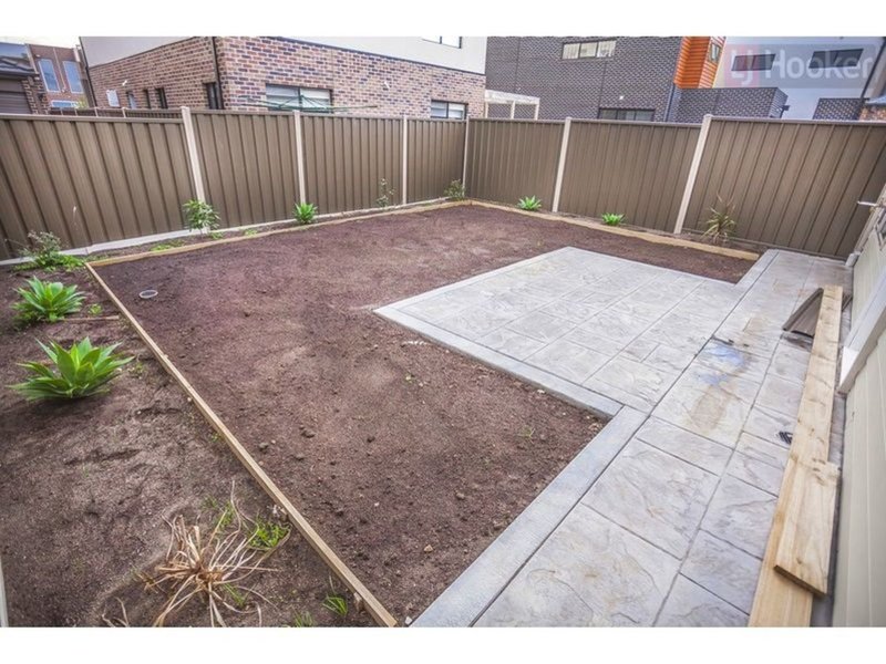 Photo - 30 Clarendon Avenue, Craigieburn VIC 3064 - Image 12