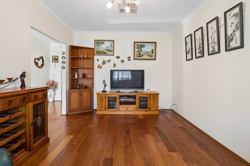 Photo - 30 Claridge Circle, Thornlie WA 6108 - Image 4