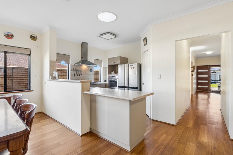 Photo - 30 Claridge Circle, Thornlie WA 6108 - Image 5