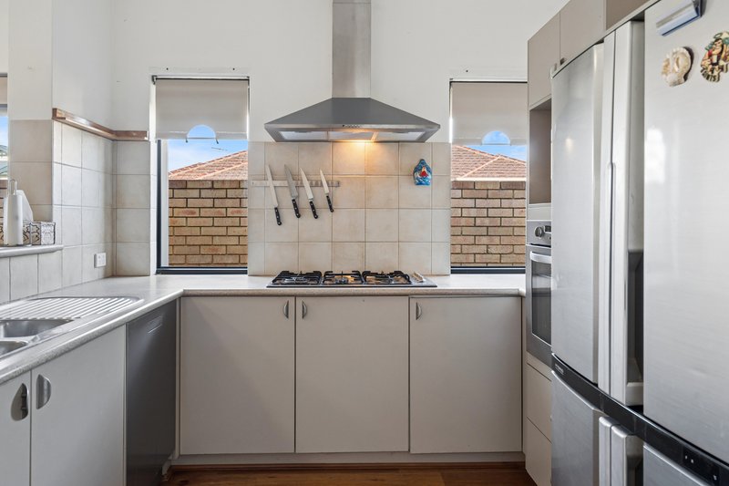 Photo - 30 Claridge Circle, Thornlie WA 6108 - Image 6