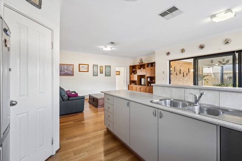 Photo - 30 Claridge Circle, Thornlie WA 6108 - Image 7