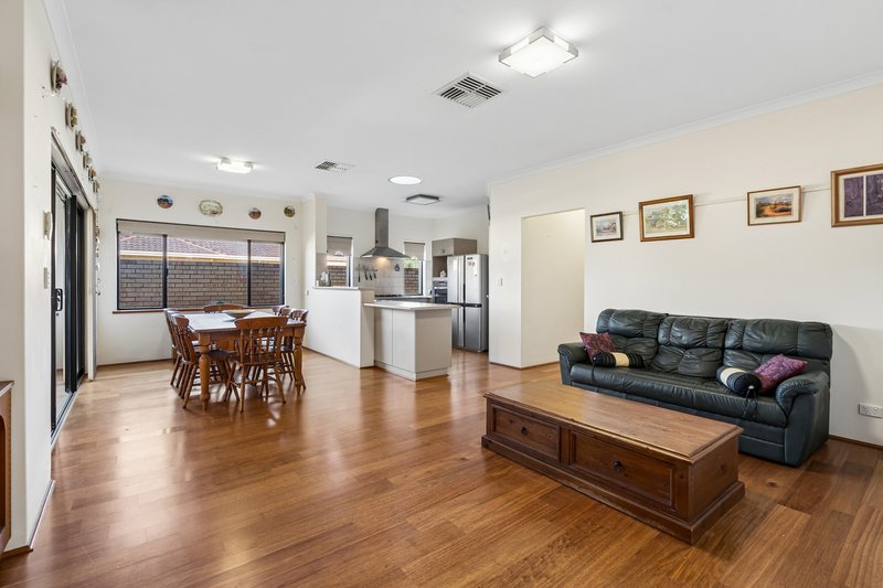 Photo - 30 Claridge Circle, Thornlie WA 6108 - Image 8