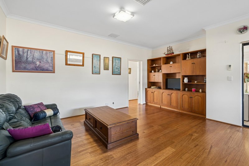 Photo - 30 Claridge Circle, Thornlie WA 6108 - Image 9