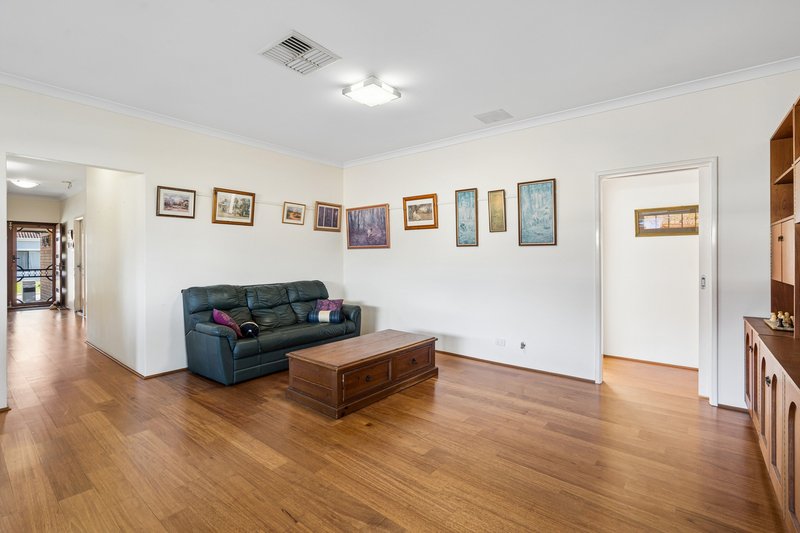 Photo - 30 Claridge Circle, Thornlie WA 6108 - Image 10