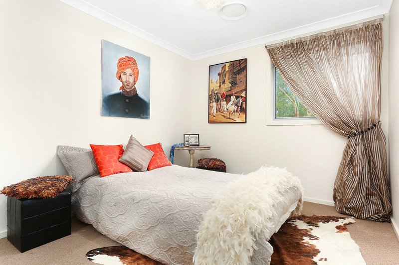 Photo - 30 Cobden Parkes Crescent, Lidcombe NSW 2141 - Image 6