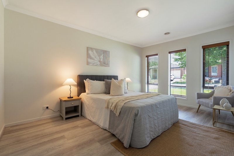 Photo - 30 Cockatiel Circuit, Craigieburn VIC 3064 - Image 2