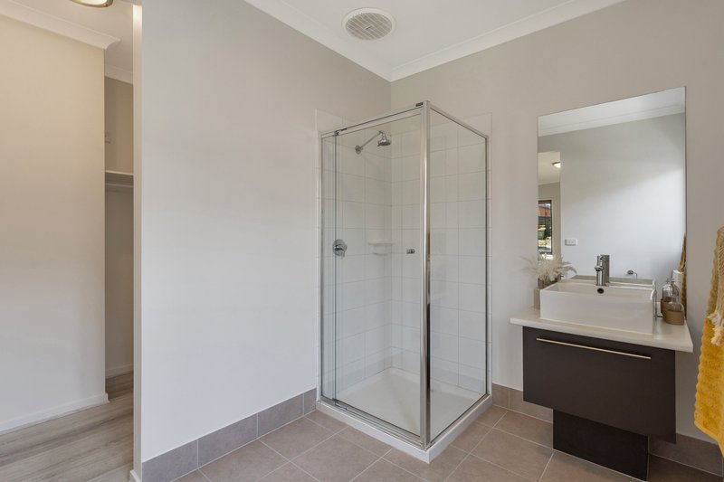 Photo - 30 Cockatiel Circuit, Craigieburn VIC 3064 - Image 4