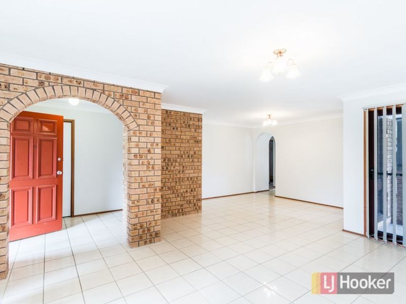 Photo - 30 Colebee Crescent, Hassall Grove NSW 2761 - Image 2