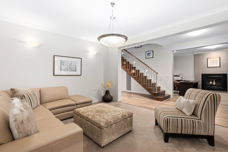 Photo - 30 Coogee Drive, Taylors Hill VIC 3037 - Image 10