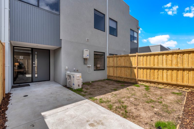 Photo - 30 Creek Esplanade, Donnybrook VIC 3064 - Image 12