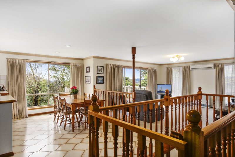 Photo - 30 Crown Point Ridge, Chirnside Park VIC 3116 - Image 11