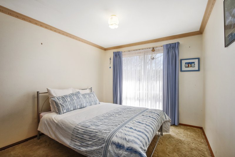 Photo - 30 Crown Point Ridge, Chirnside Park VIC 3116 - Image 16