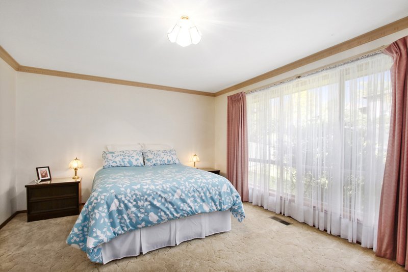 Photo - 30 Crown Point Ridge, Chirnside Park VIC 3116 - Image 18