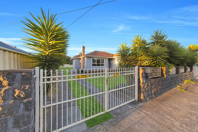 Photo - 30 Curtin Ave , Lalor VIC 3075 - Image 2