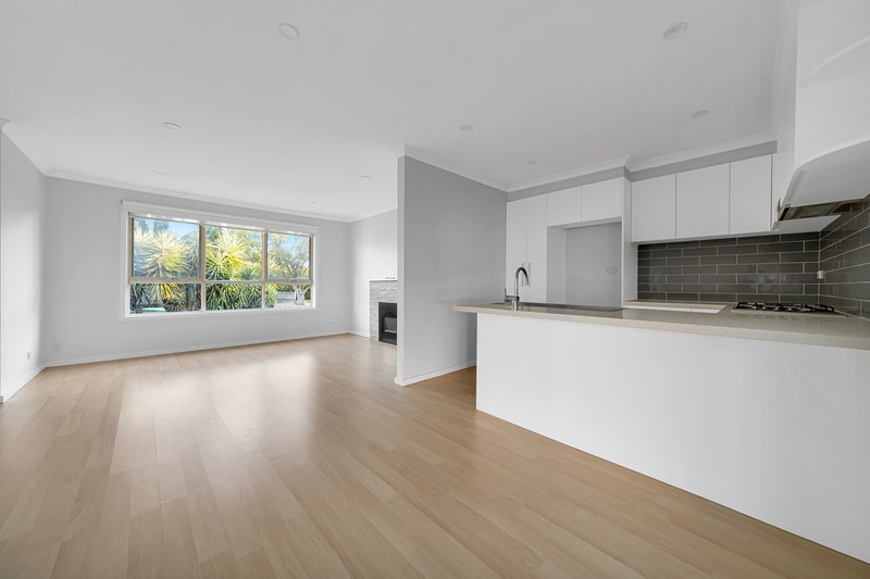 Photo - 30 Curtin Ave , Lalor VIC 3075 - Image 6