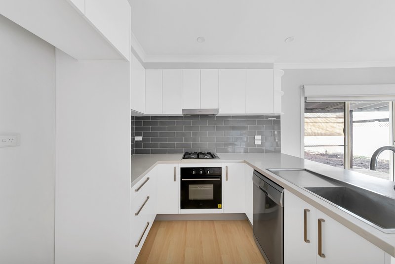 Photo - 30 Curtin Ave , Lalor VIC 3075 - Image 11