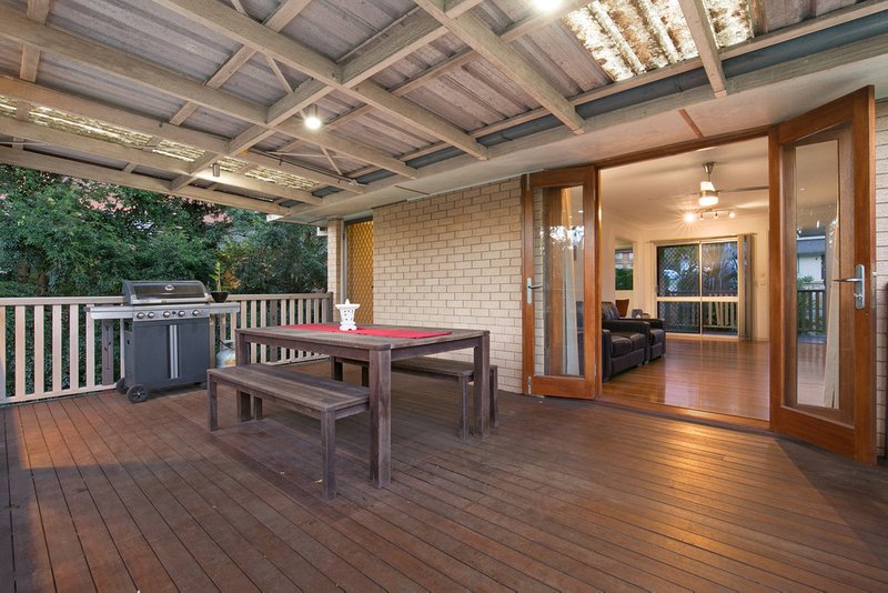 Photo - 30 Donna Avenue, Rochedale South QLD 4123 - Image 6