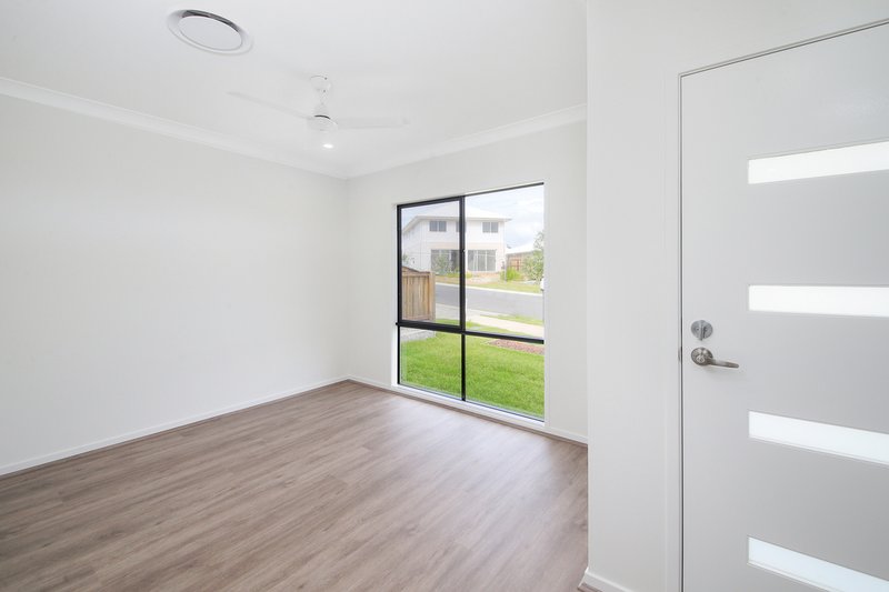 Photo - 30 Doran Circuit, Park Ridge QLD 4125 - Image 2