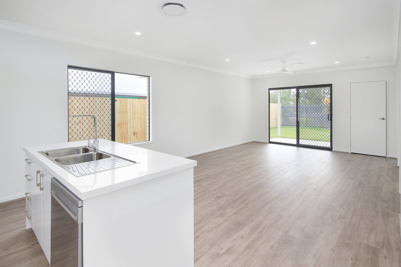 Photo - 30 Doran Circuit, Park Ridge QLD 4125 - Image 3