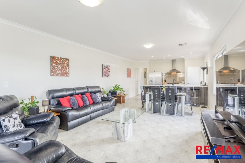 Photo - 30 Doryanthes Avenue, Piara Waters WA 6112 - Image 5