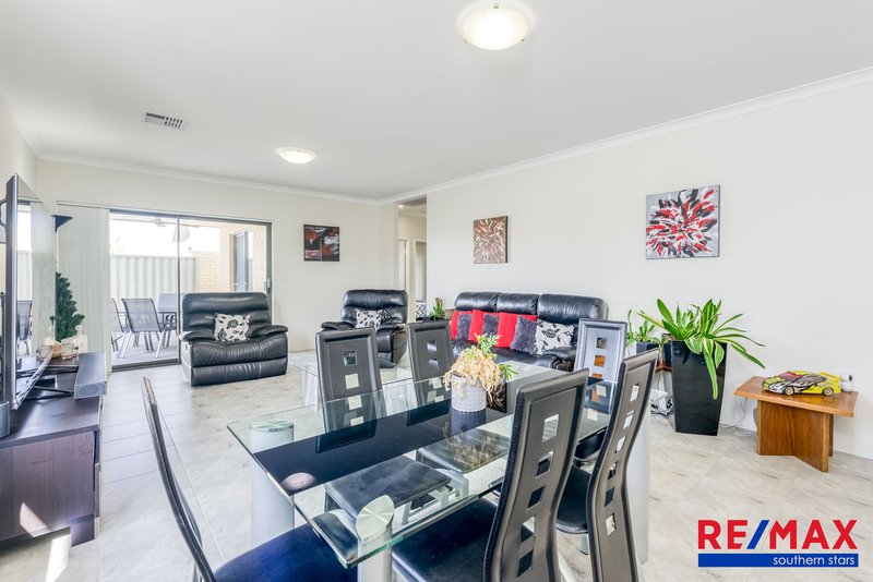 Photo - 30 Doryanthes Avenue, Piara Waters WA 6112 - Image 13