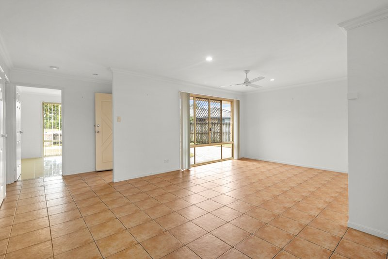 Photo - 30 Durham Court, Kawungan QLD 4655 - Image 4