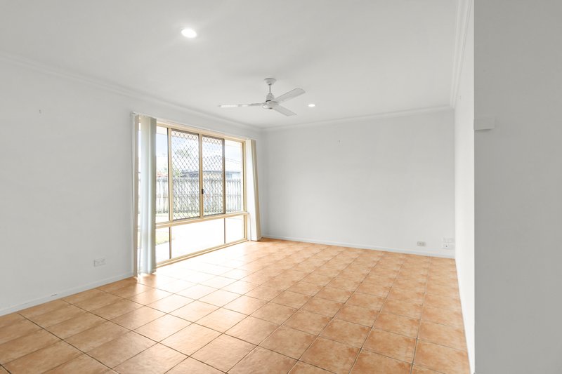 Photo - 30 Durham Court, Kawungan QLD 4655 - Image 6